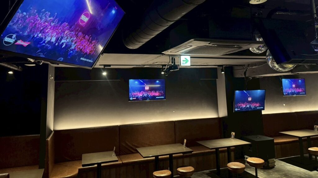 ソファとテーブル
