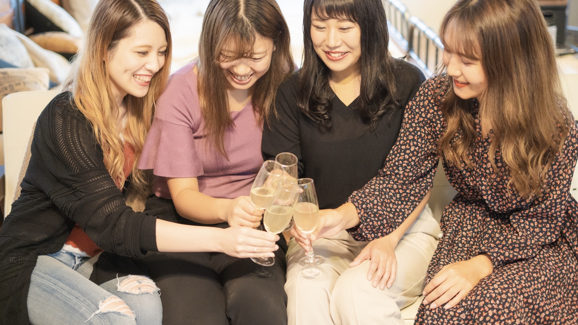 女子会にダーツバーを選ぶ理由｜カラオケだけじゃない新しい楽しみ方