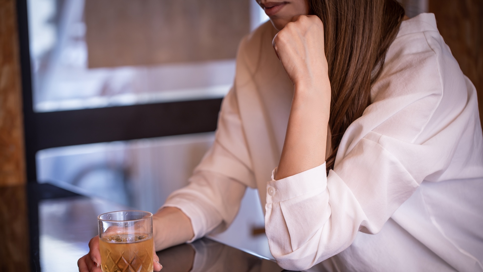 ストレス発散したい夜に!ダーツ×カラオケで思いきり発散できる理由