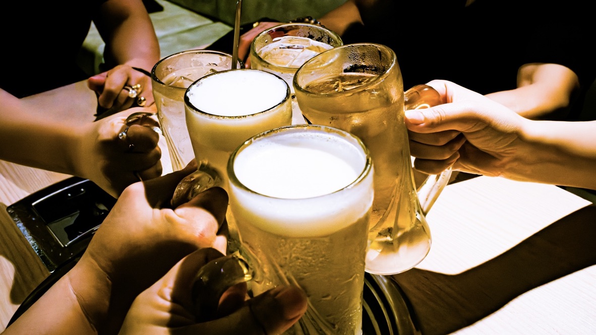 会社の懇親会・歓送迎会に最適!貸切できるアミューズメントバー鶴千