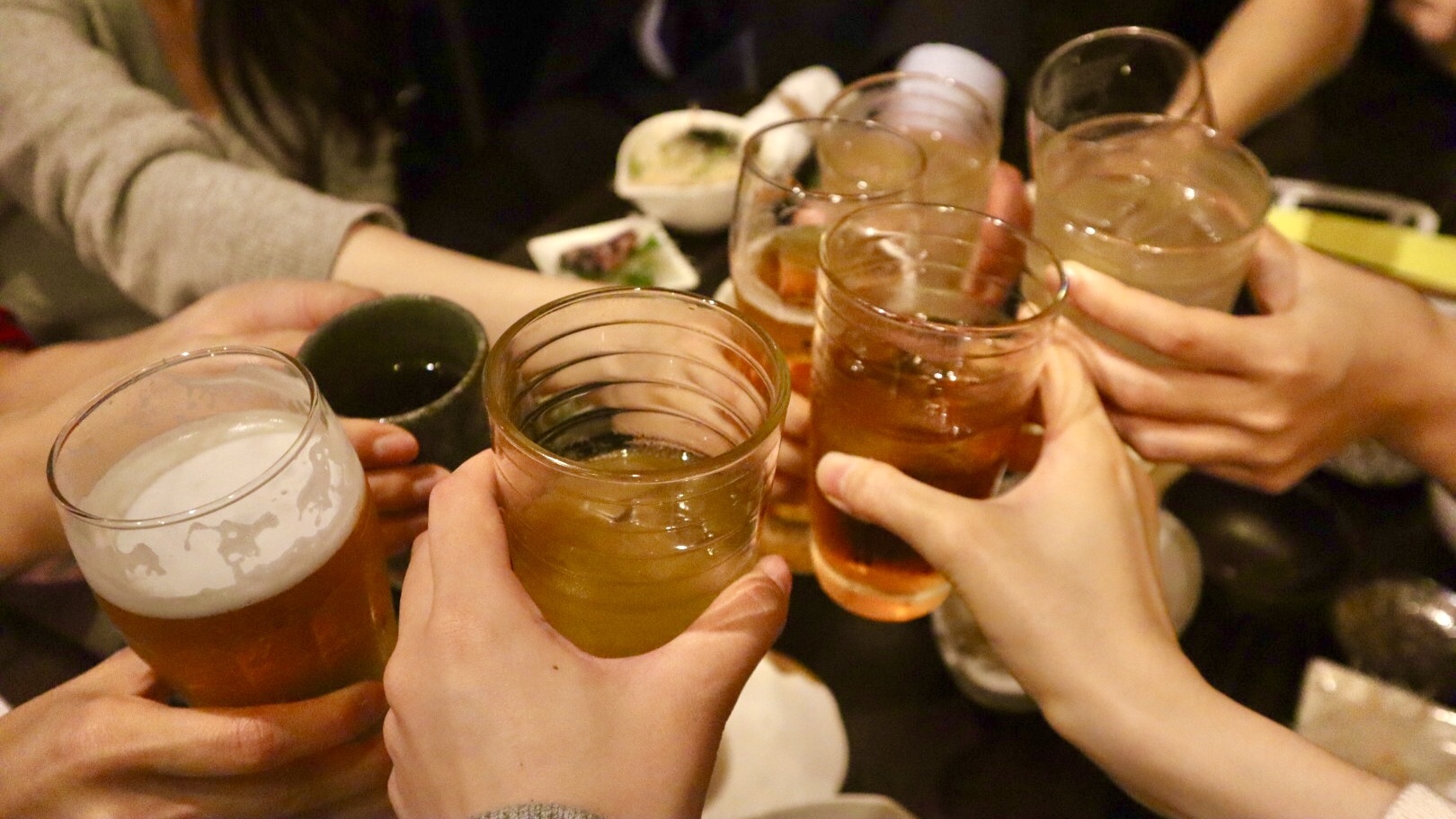 友達と飲みながら遊べる場所を探している人へ｜鶴千という選択肢
